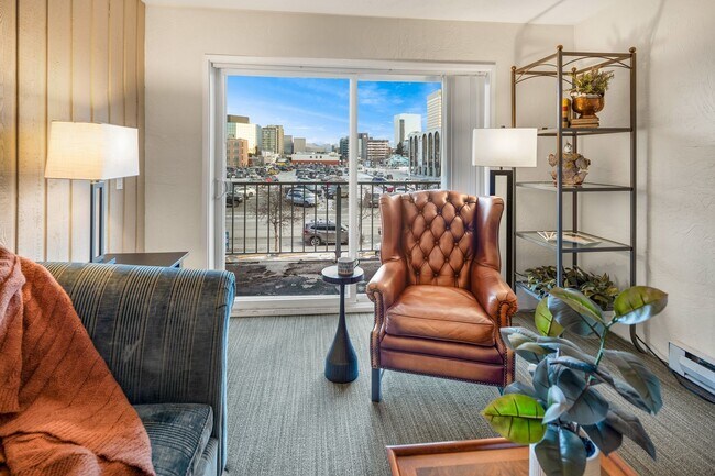 Building Photo - Downtown Furnished 1 Bed / 1 Bath Apartmen...