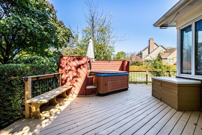 Building Photo - 9628 Summerlakes Dr