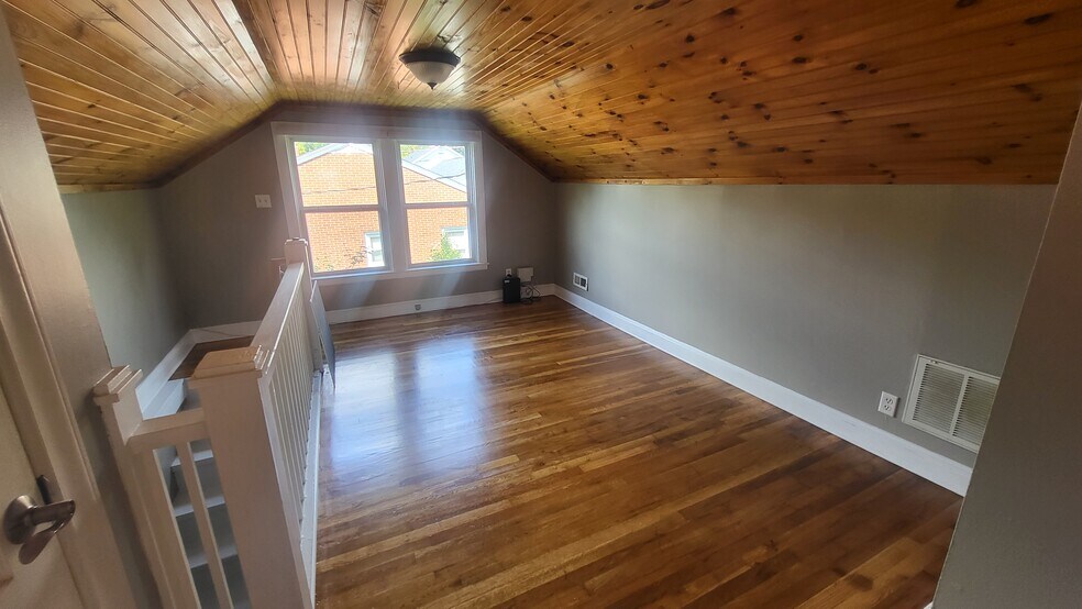 upstairs bedroom/ bonus room facing parking area - 116 Faw Rowland St