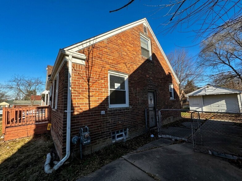 Building Photo - 6348 Lodewyck St