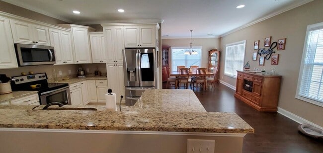 Building Photo - 284 Piper Glen