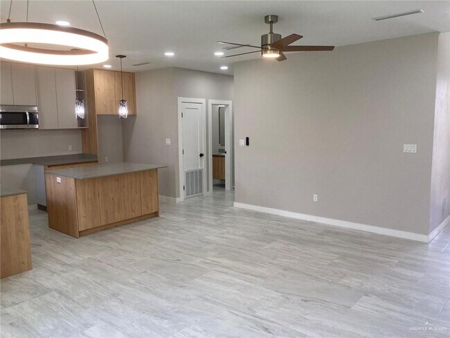 Building Photo - 2221 Dorado Dr