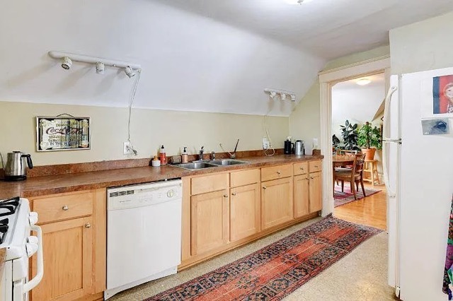 Kitchen - 3031 11th Ave S