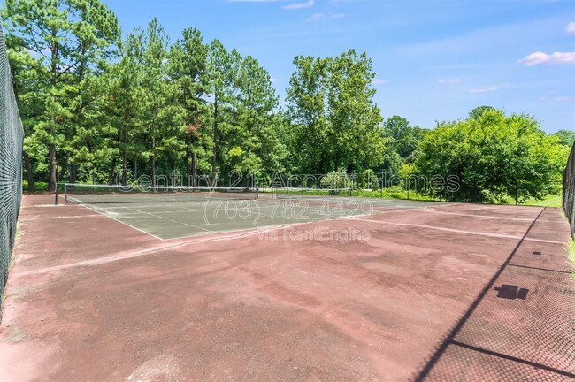 Building Photo - 5805 Royal Ridge Dr