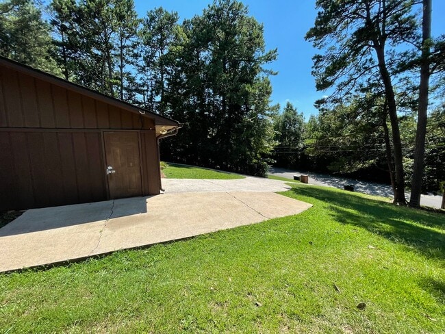 Building Photo - Secluded 2/1.5 Apartment East Rome $1,095