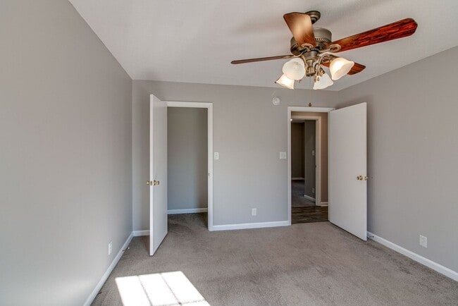 Building Photo - 940 Applegrove Cir