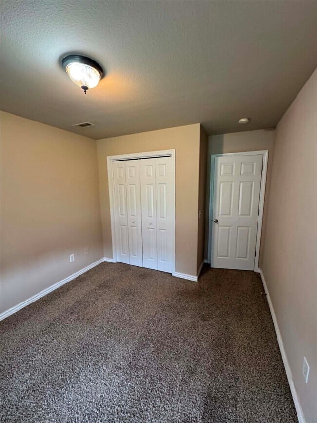 Building Photo - 540 Stowers Ave