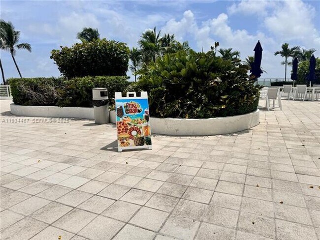 Building Photo - 5161 Collins Ave