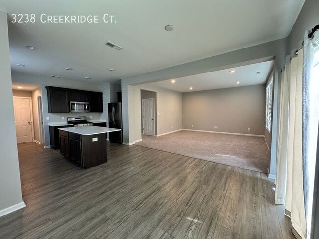 Building Photo - 3238 Creekridge Ct