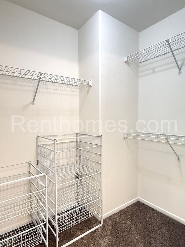 Building Photo - 11553 Westview Pkwy