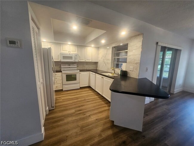 Building Photo - 5989 Hillyer Ct