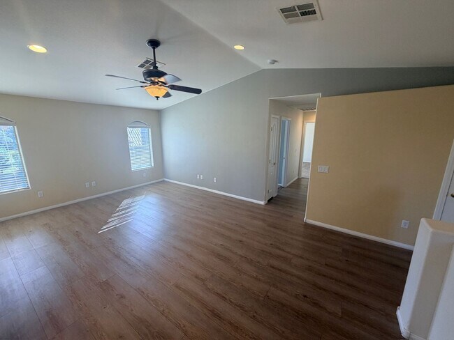 Building Photo - 2 bed / 2 bath Condo in Painted Desert Guard Gated Community