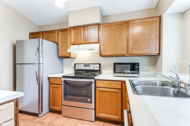 Building Photo - 4-BEDROOM IN BLOSSOM PARK