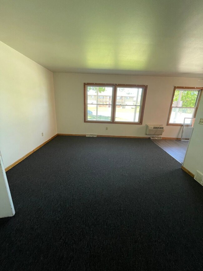 Building Photo - 8809 W Villard Ave