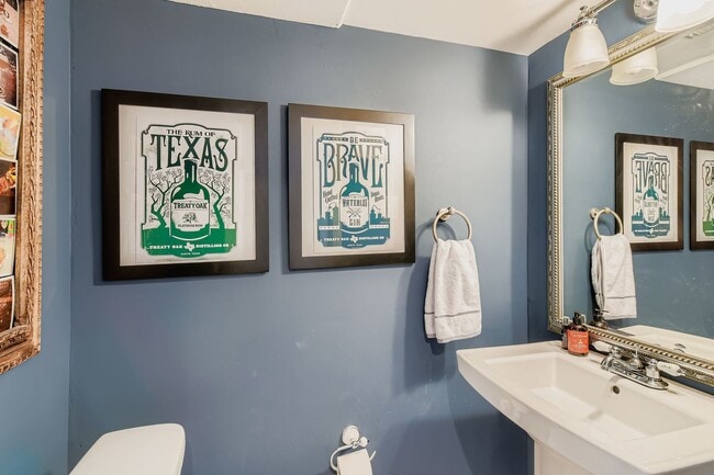 Building Photo - Downtown Austin 2 BD/ 2.5 BA Condo For Lease!