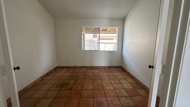 Building Photo - North Phoenix 2 bedroom Duplex