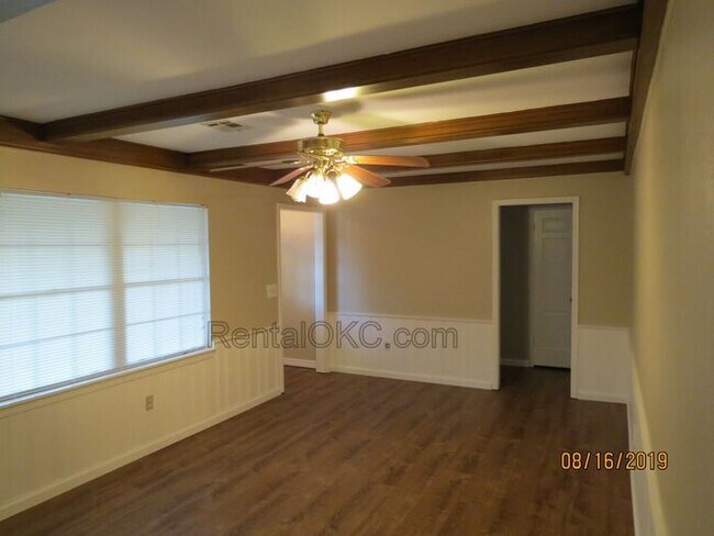 Building Photo - Charming home in The Village