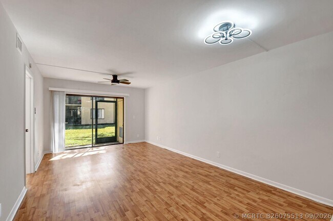 Building Photo - 6550 Somerset Dr