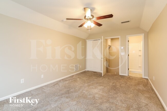 Building Photo - 2447 Royal Pointe Dr