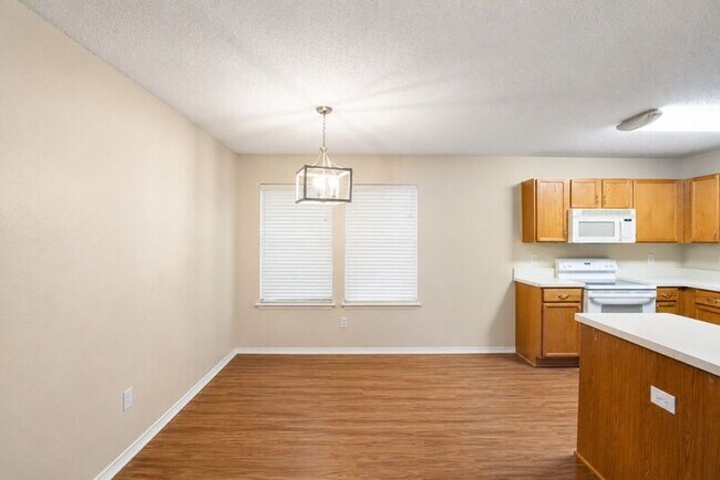 Building Photo - 1118 Water Oak Way