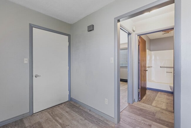 Building Photo - 171 ID-28
