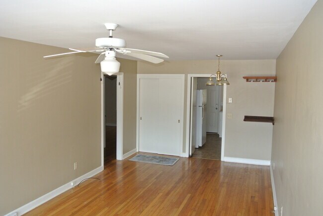 Building Photo - 503 E Glenn Ave