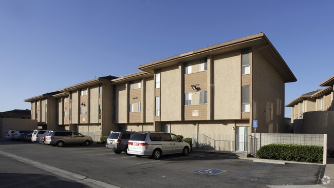 Country Club - Country Club Apartments