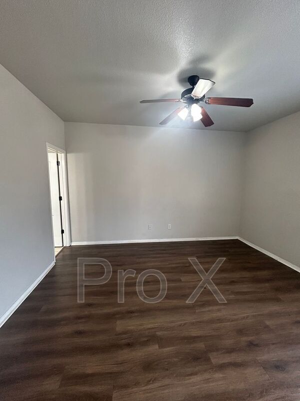 Building Photo - 2670 N Valencia Ave