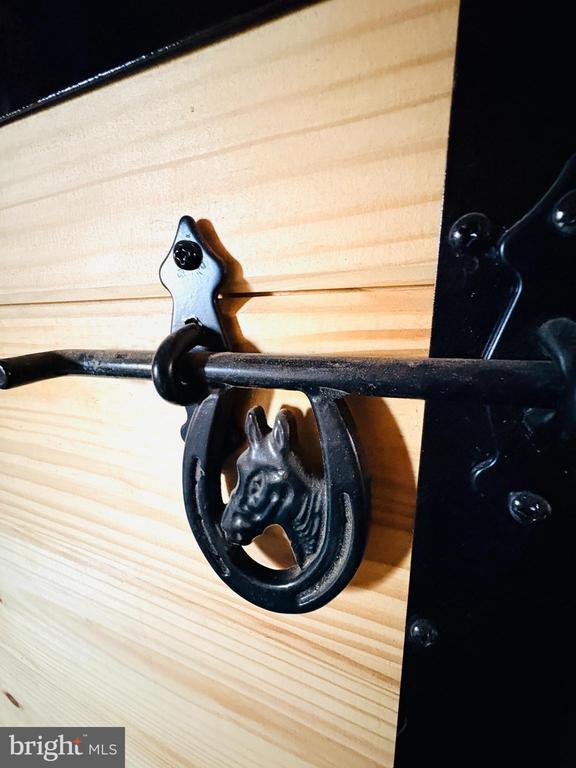 Building Photo - 3679 Pickertown Rd