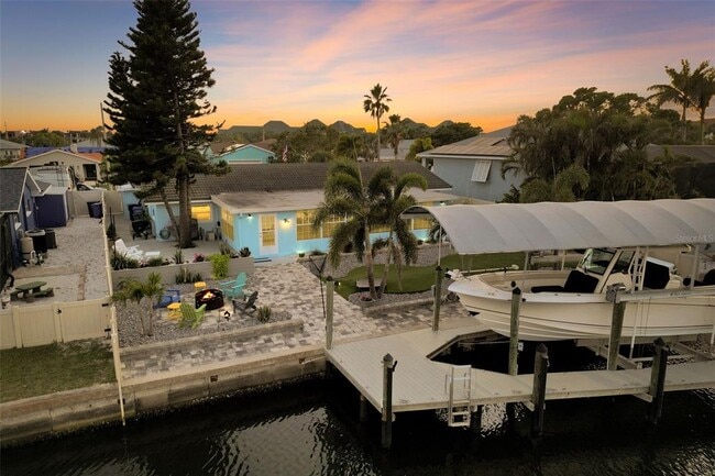 Building Photo - 1015 Spindle Palm Way