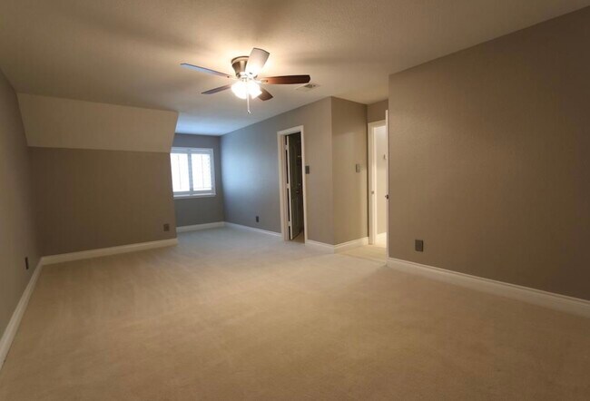 Building Photo - 2842 River Birch Dr