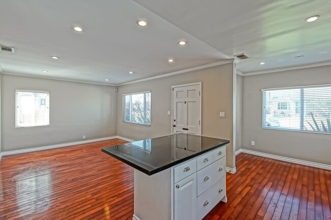 Building Photo - REMODELED, CHARMING & AIRY 3BR2BA HOME W/ OFFICE ON A LARGE LOT W/ NICELY LANDSCAPED FRONT YARD, ...