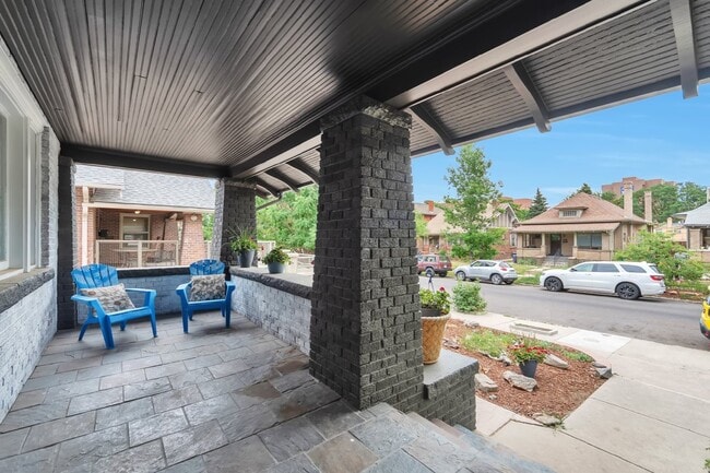 Building Photo - Chic & Cozy 1-Bed Furnished Retreat in the Heart of Denver's Madrid District!