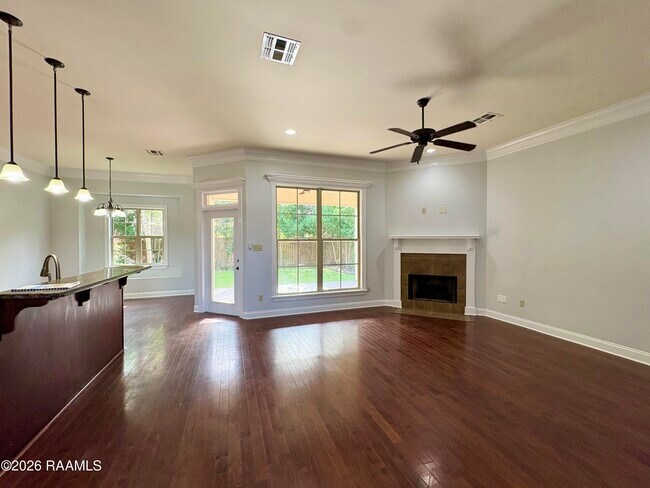 Building Photo - 120 Mirada Ln