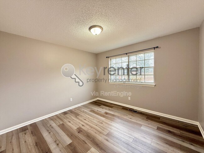 Building Photo - 4627 Hillmont Ln