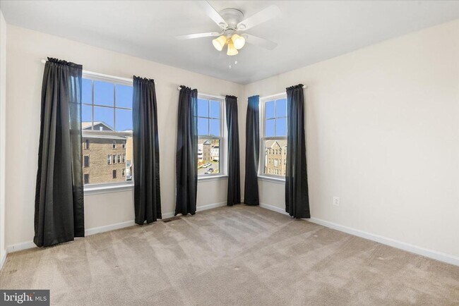 Building Photo - 9717 Tealbriar Dr