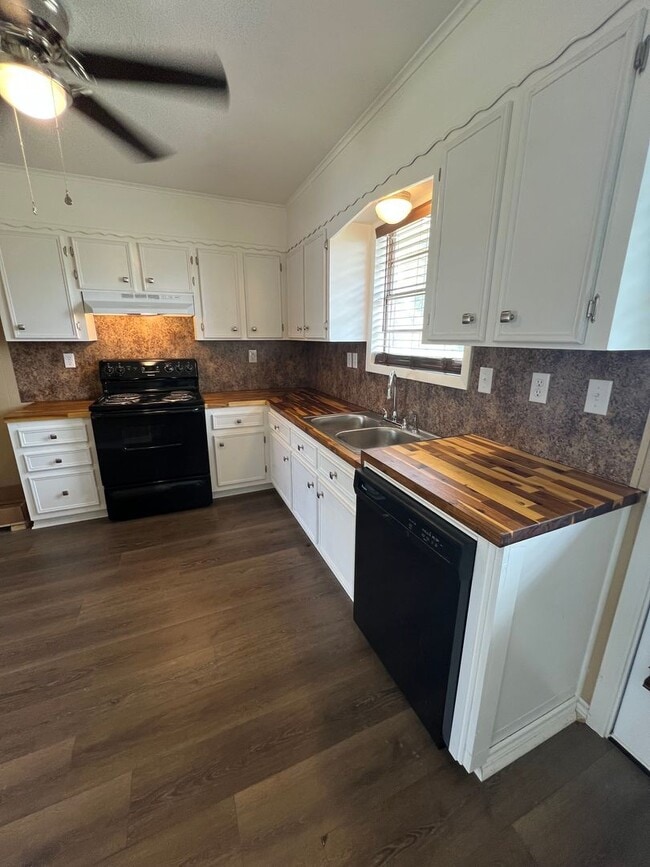 Building Photo - Home for lease