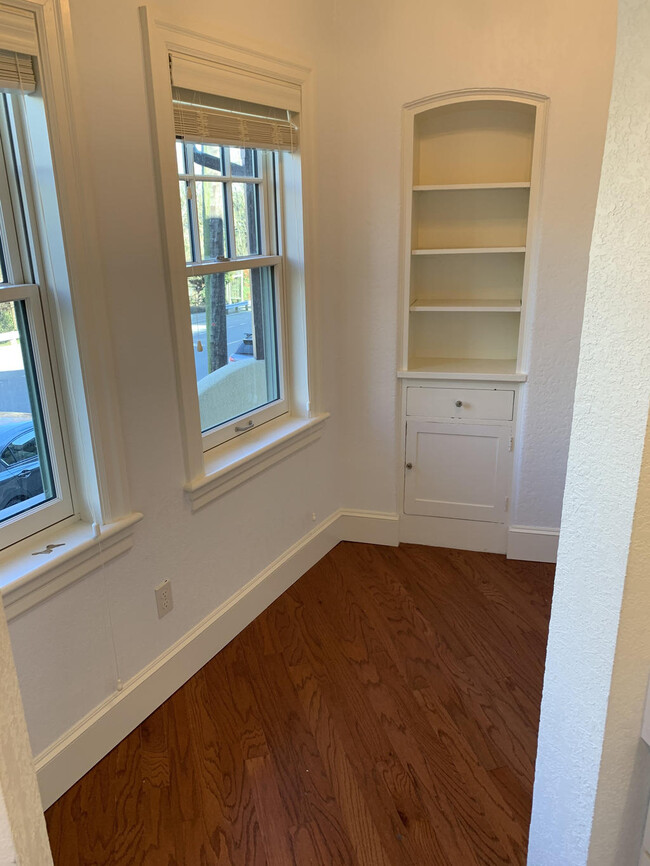 Building Photo - Donphilita - 1 bedroom