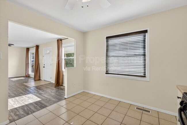 Building Photo - 36 Jamestown Dr