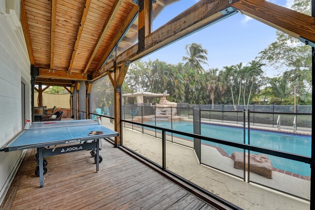 Building Photo - 5612 Harding St