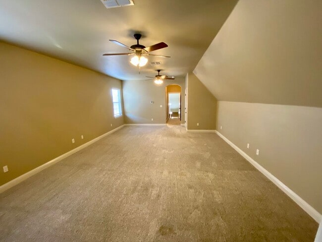Building Photo - ** AVAILABLE JUNE 1ST ** STUNNING 4/3.5 IN...