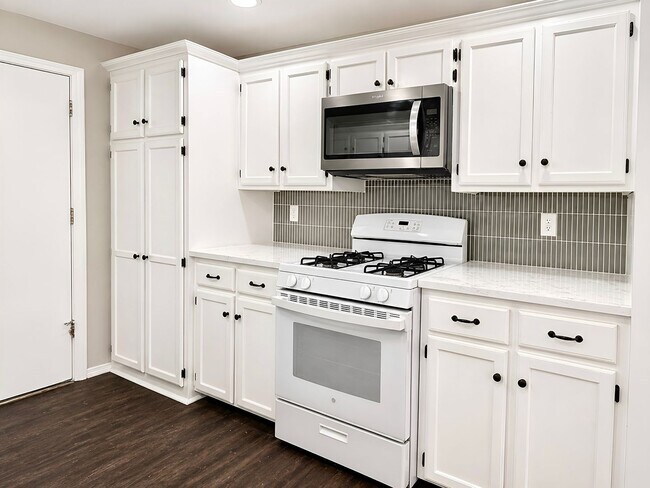 Building Photo - Amazing Quality and Value! Jenks Schools!