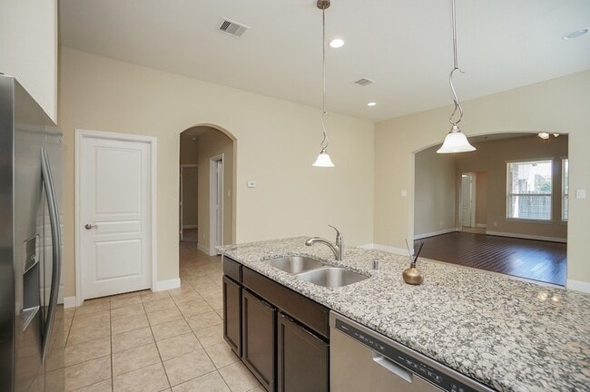 Building Photo - 28515 Pleasant Forest Dr