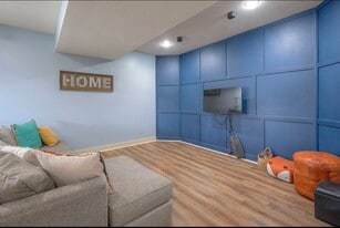 Building Photo - 10111 N Tullis Dr