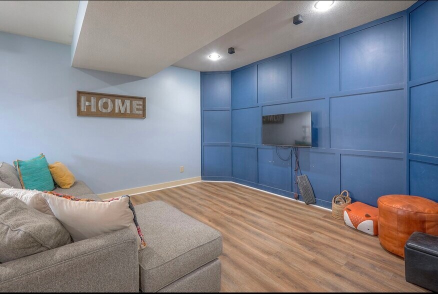 Building Photo - 10111 N Tullis Dr