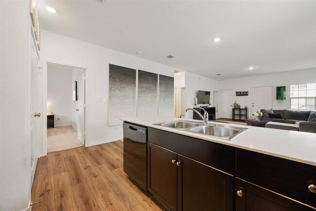 Building Photo - 257 Muscovy Dr