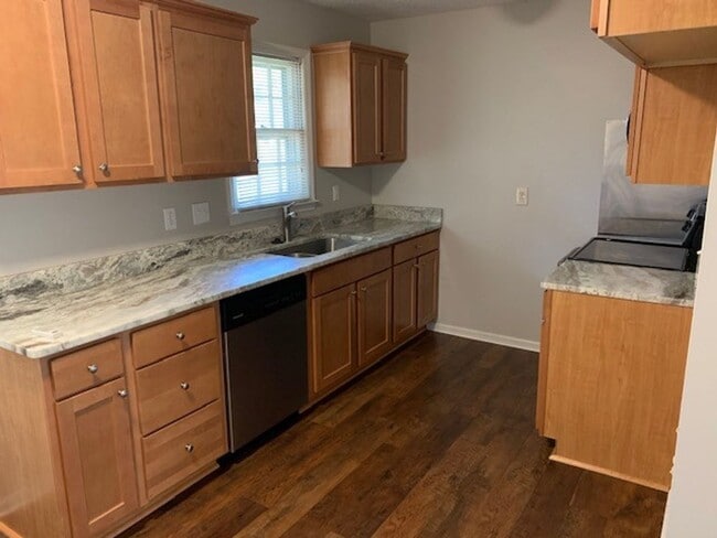 Building Photo - Darling Three Bedroom Home in Mount Holly NC!!