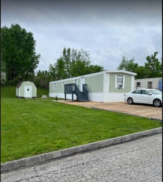Small porch - Seats 2-3 - 6016 Cedar Glen Dr