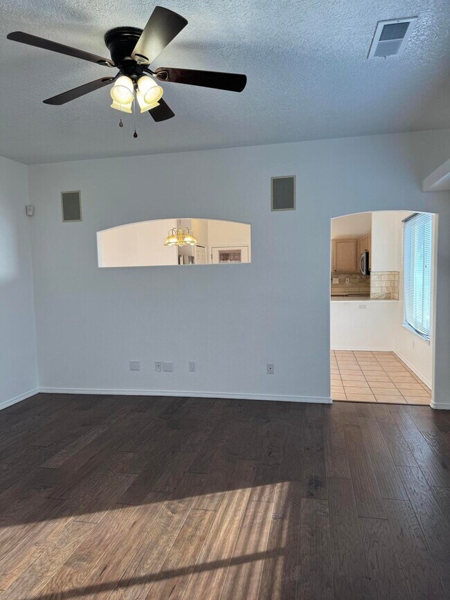 Building Photo - 9700 Lagrima De Oro Rd NE