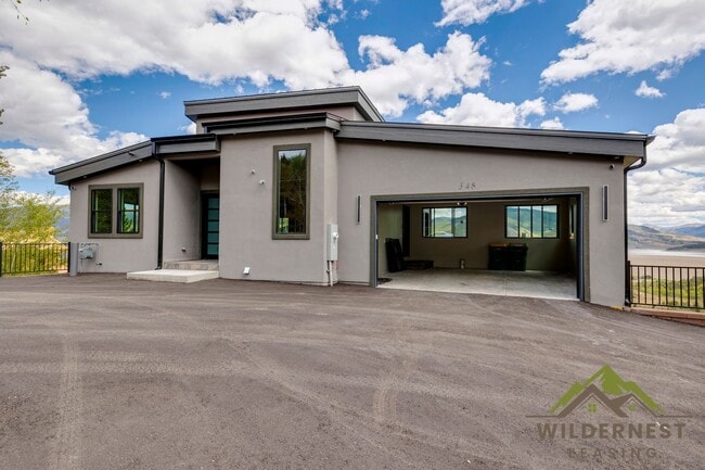 Building Photo - 348 Lake View Dr